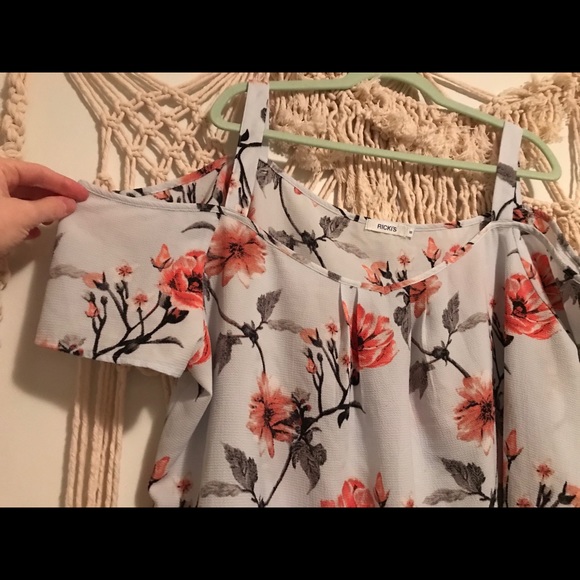 SOLD cold shoulder Blouse - Picture 3 of 3